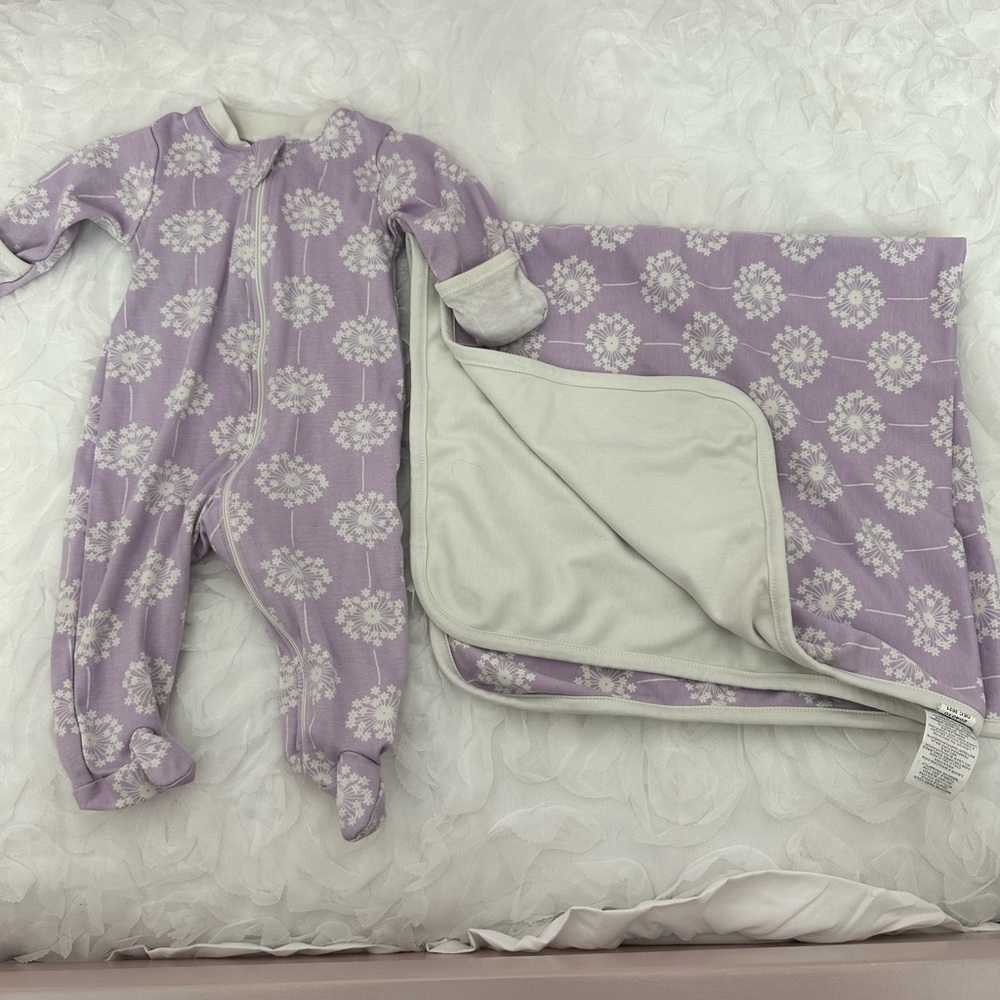 Kissy love set footie and blanket